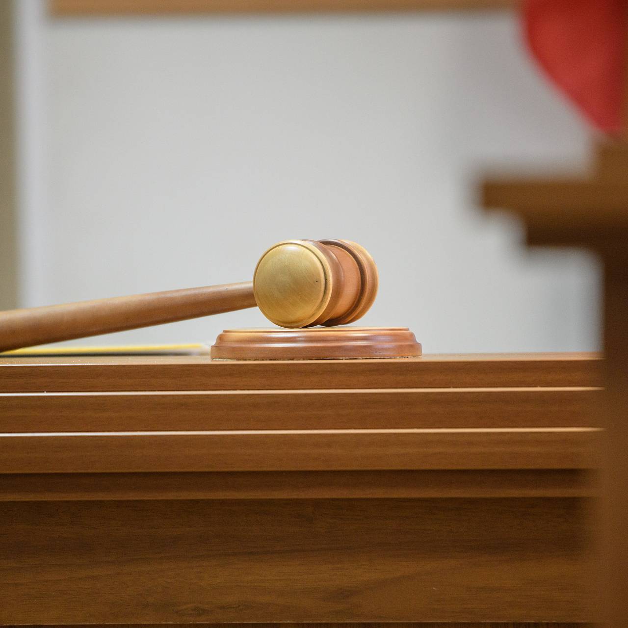 Суд в российском регионе взыскал с девятилетней наследницы долги ее матери