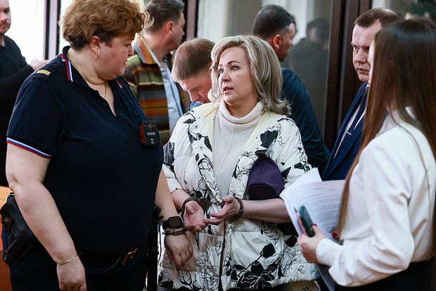 Ирина Эрмиш (в центре)