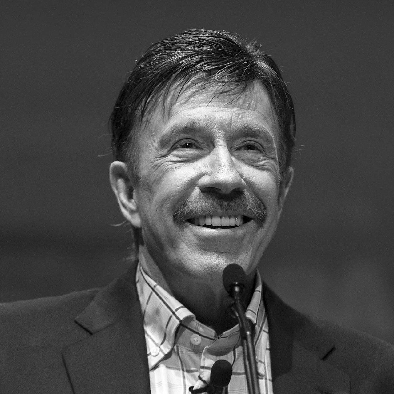 Умер легендарный актер Чак Норрис