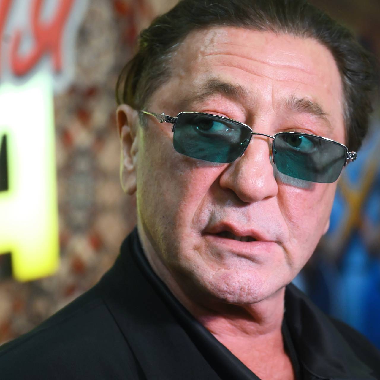 Названа причина долгой продажи особняков Сигала и Лепса в Подмосковье