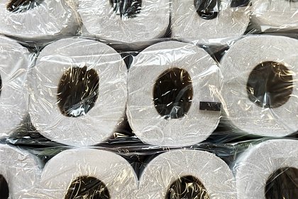 Жители одной страны бросились скупать туалетную бумагу