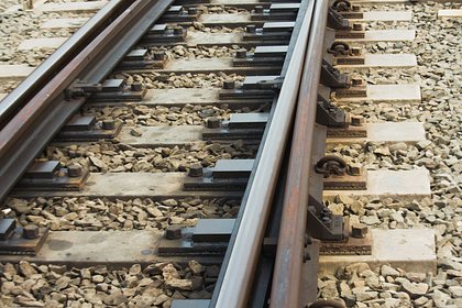 В России мужчина попал под поезд и выжил