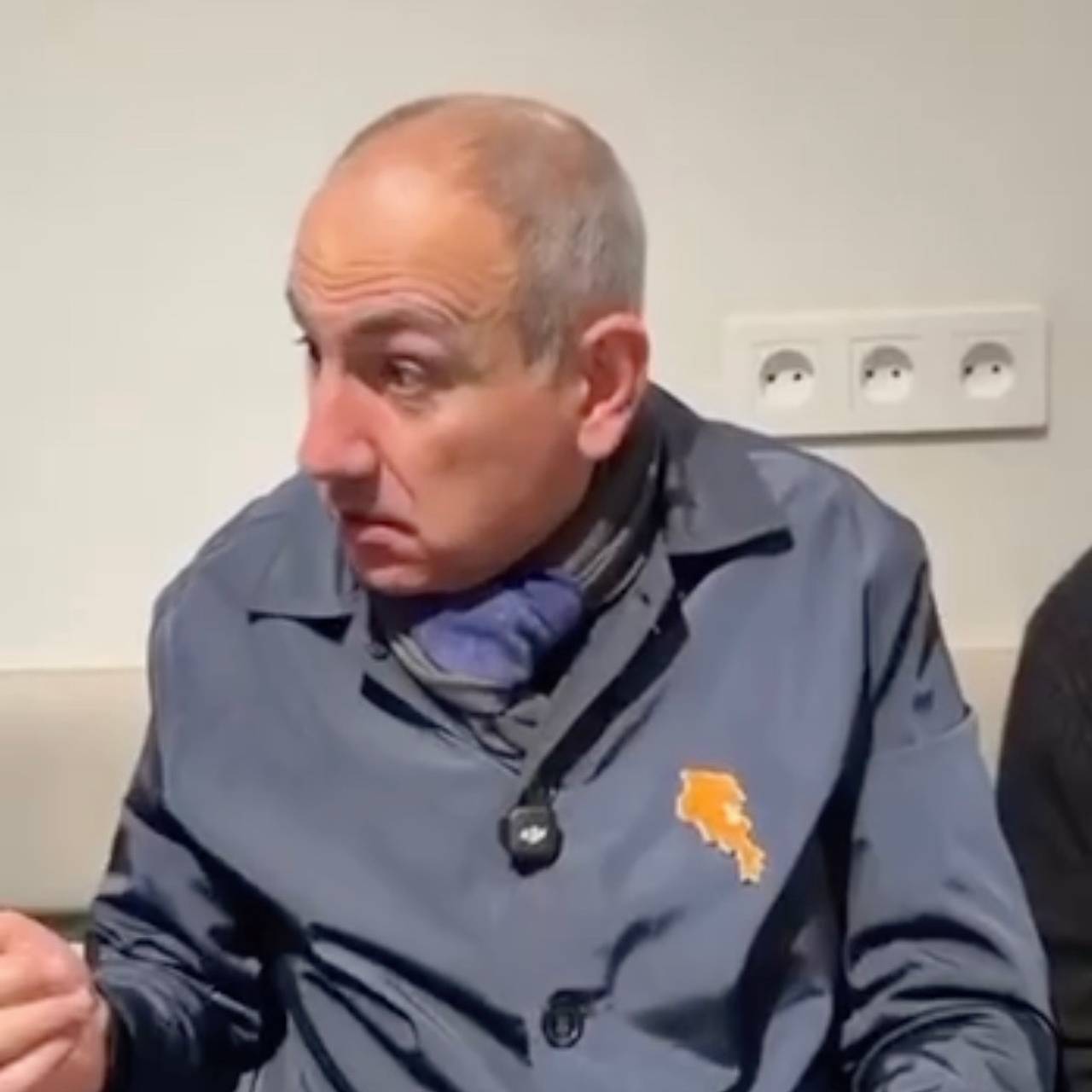 Пашинян публично извинился перед женщиной после ссоры в метро