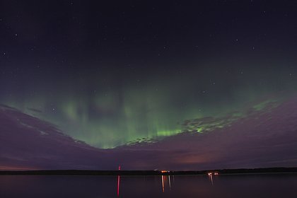 Сразу в нескольких регионах России заметили полярное сияние