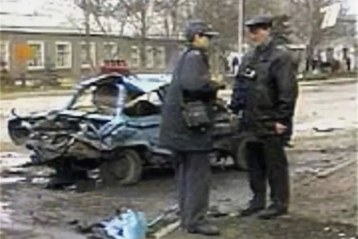 Последствия взрыва у Центрального рынка в Минеральных Водах 24 марта 2001 года