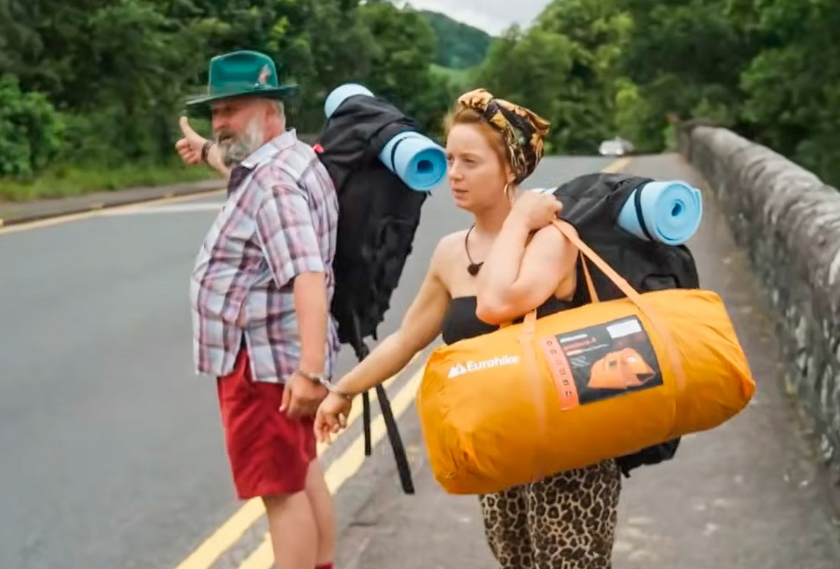 Участники шоу «В наручниках» уборщица Тилли и миллионер Энтони вынуждены делать все вместе