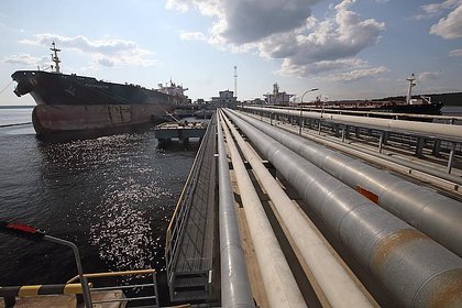 Два ключевых порта России приостановили экспорт нефти. Ночью один из них атаковали беспилотники