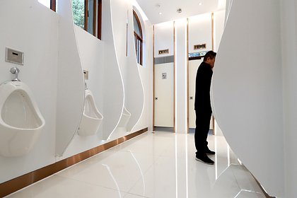 Поездка на важный экзамен закончилась для студента стиркой белья в общественном туалете