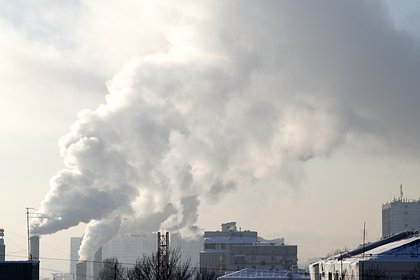 Россияне увидели в небе ярко-голубой шлейф