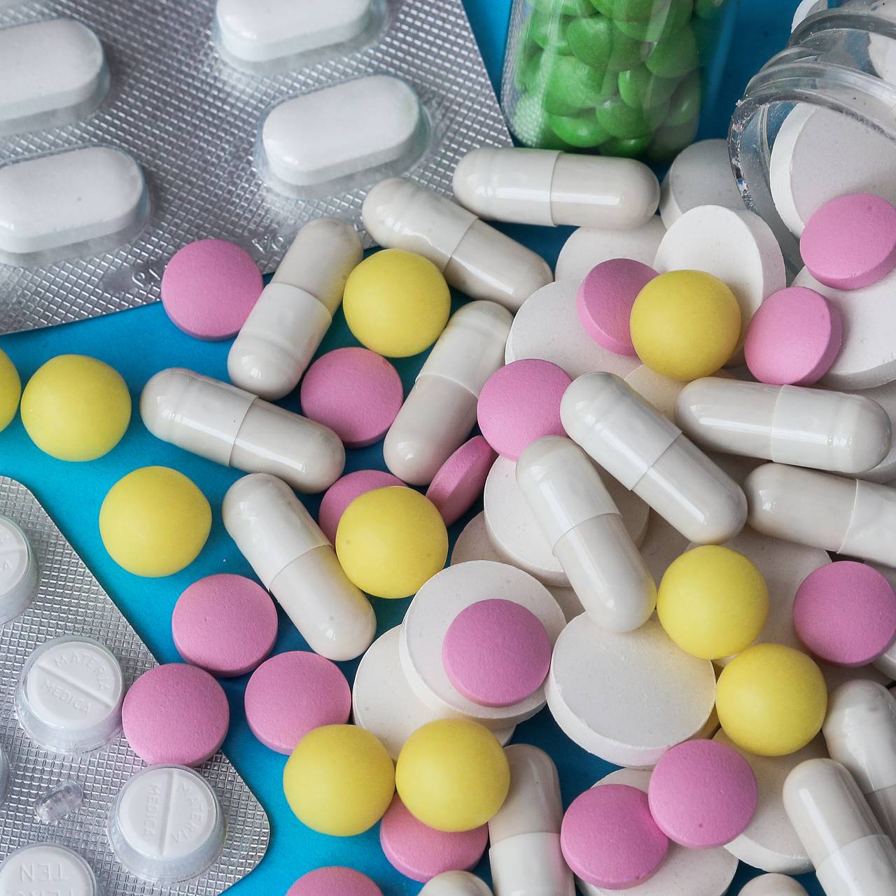 Россиян предупредили о серьезных последствиях приема витамина D