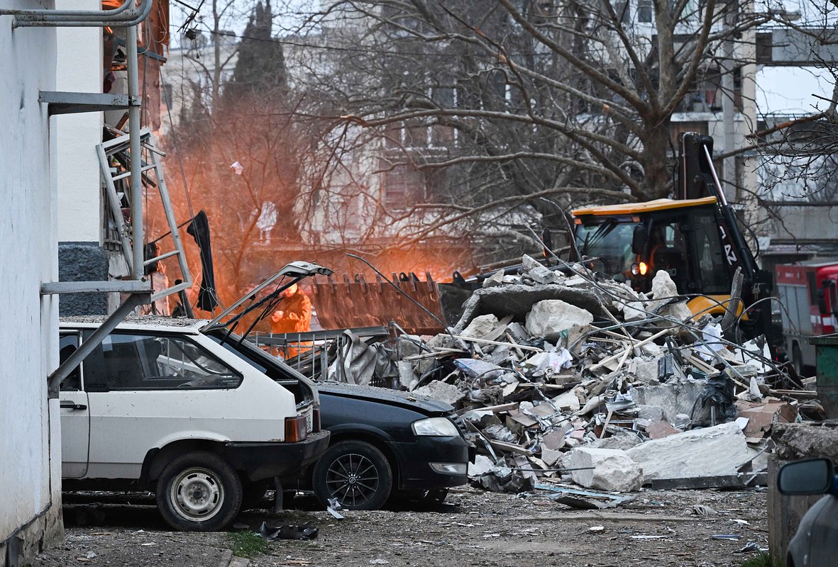 Последствия взрыва в жилом доме в Севастополе