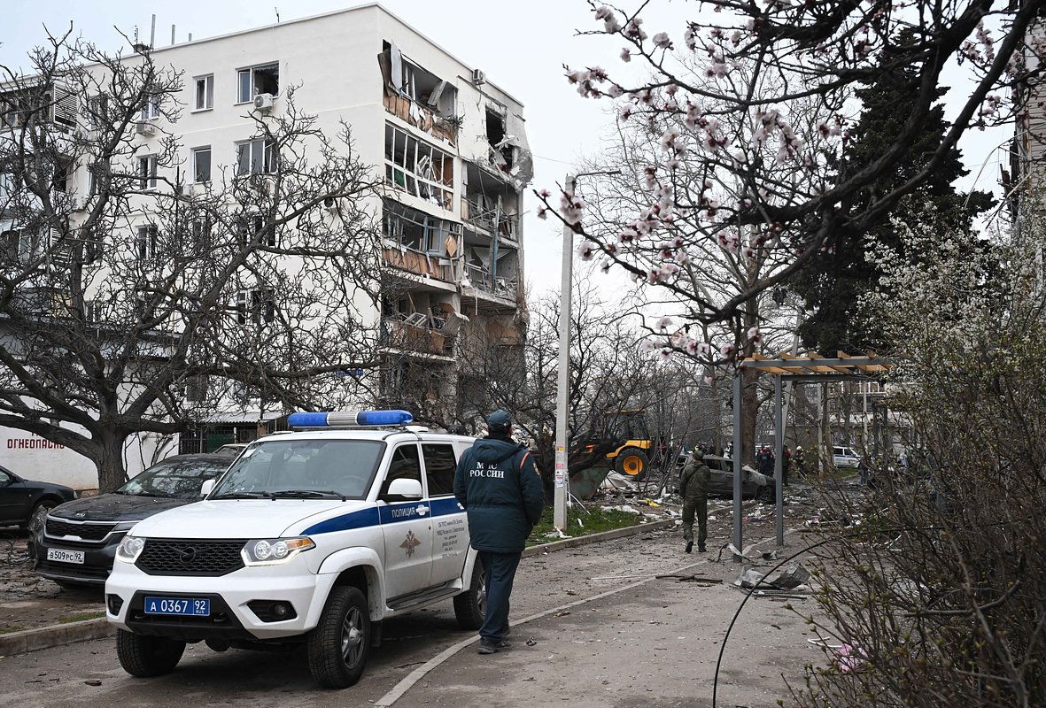 Последствия взрыва в жилом доме в Севастополе