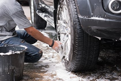 Россиян предупредили о штрафе за мойку авто во дворе