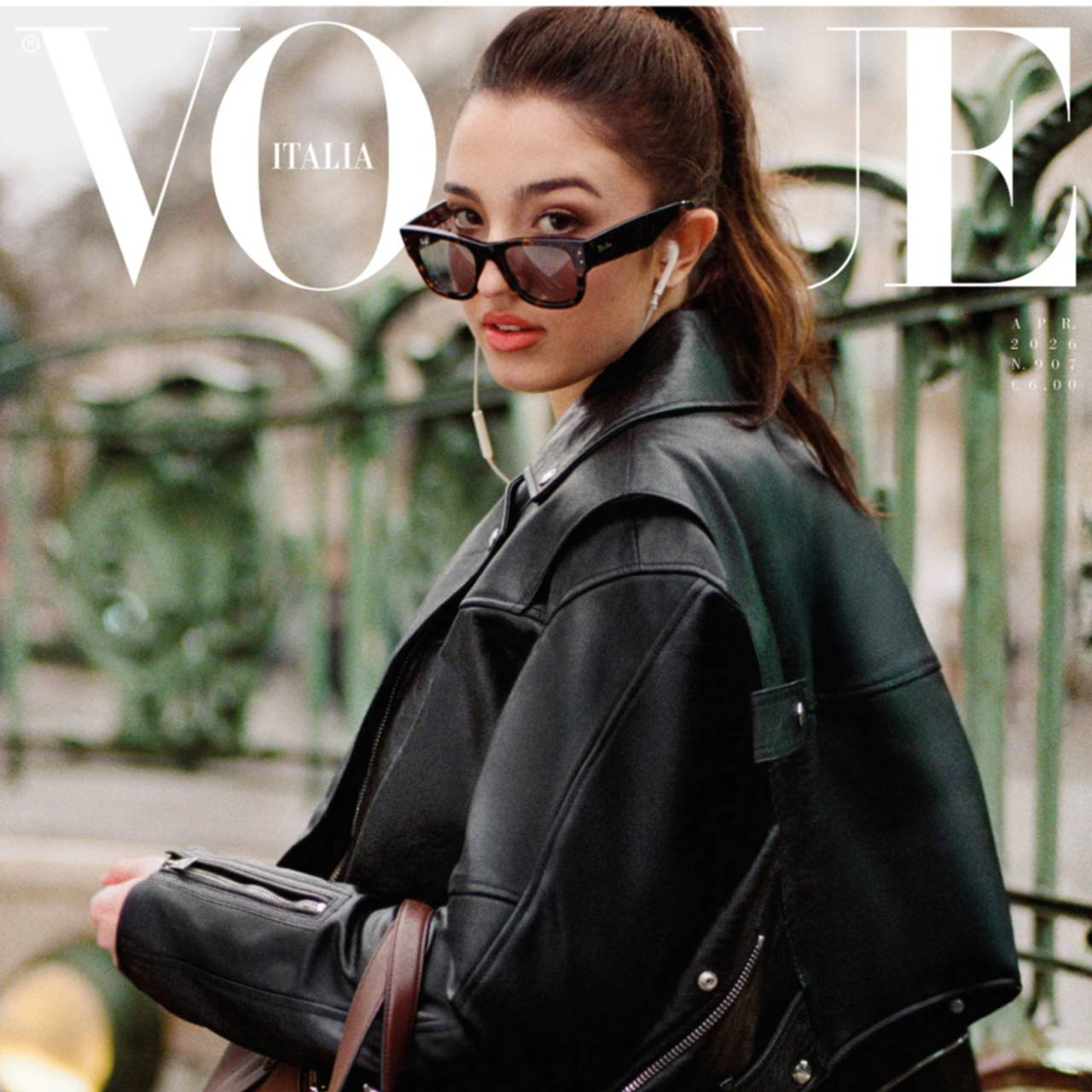 15-летняя дочь Моники Беллуччи попала на обложку Vogue