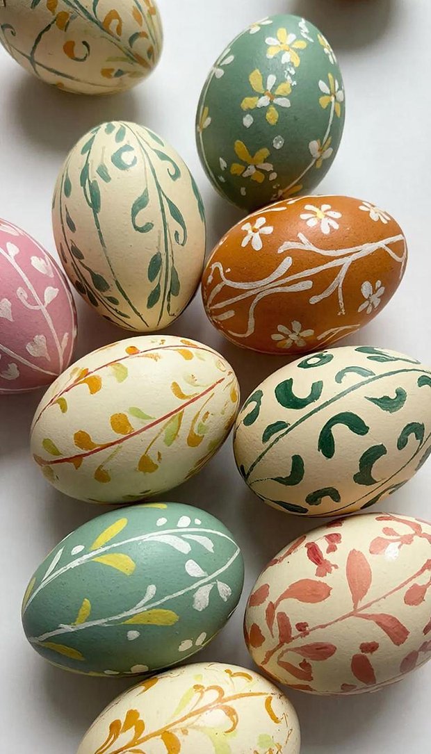 Пасхальные яйца с абстрактными узорами, обои для телефона