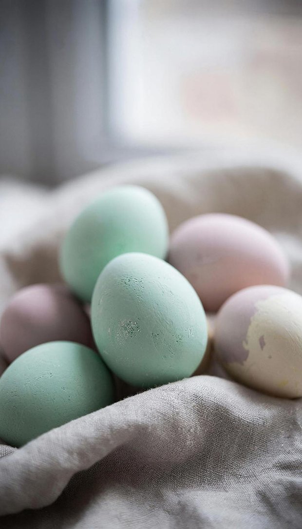 Обои на телефон с пасхальными яйцами