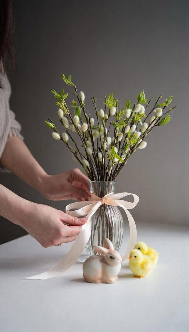 Пасхальный натюрморт с букетом вербы, заставка для телефона