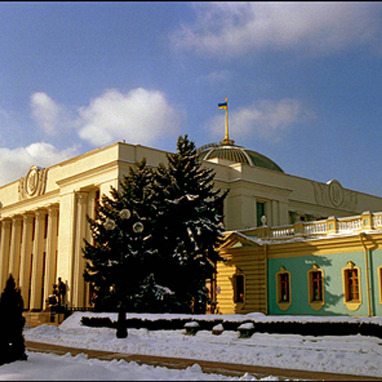 Десятки депутатов Верховной Рады отказались прийти на заседание из-за угроз