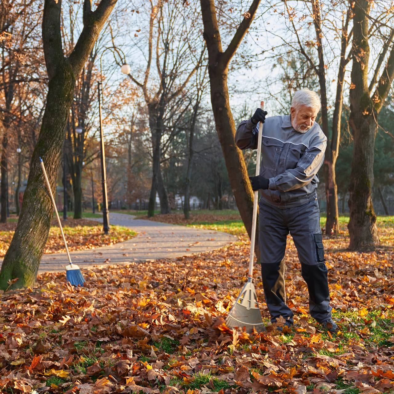 Поработавший дворником в США блогер сравнил отношение к профессии в Америке и России