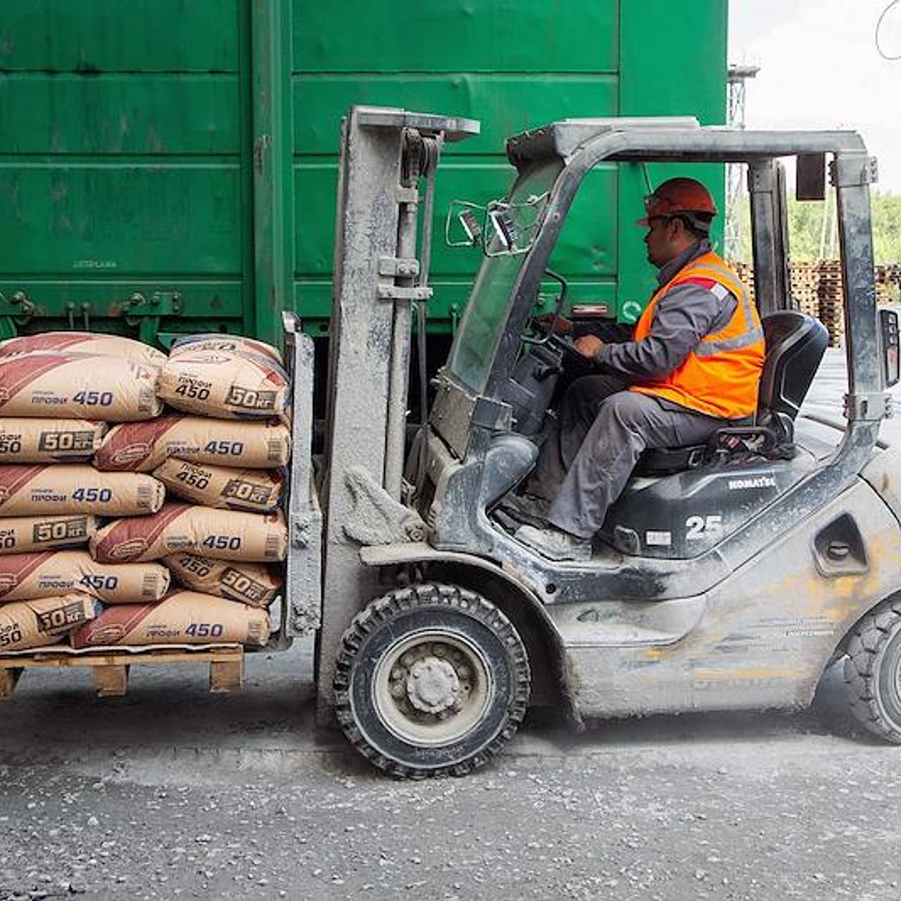 Потреблению цемента в России предсказали обвал