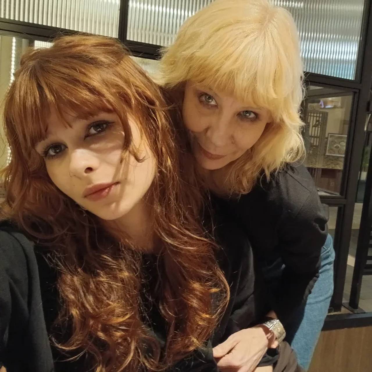 Сыгравшая лысую проститутку в &laquo;Брате-2&raquo; актриса показала фото с 22-летней дочерью