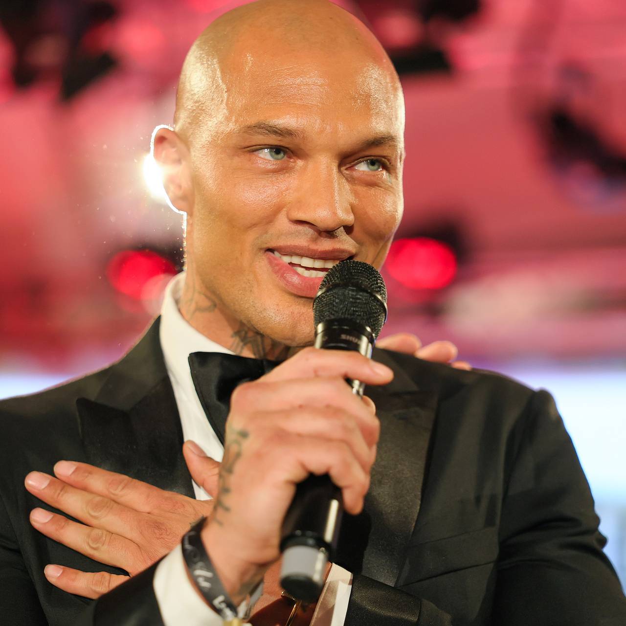 &laquo;Самый красивый преступник США&raquo; рассказал о безумных фанатках