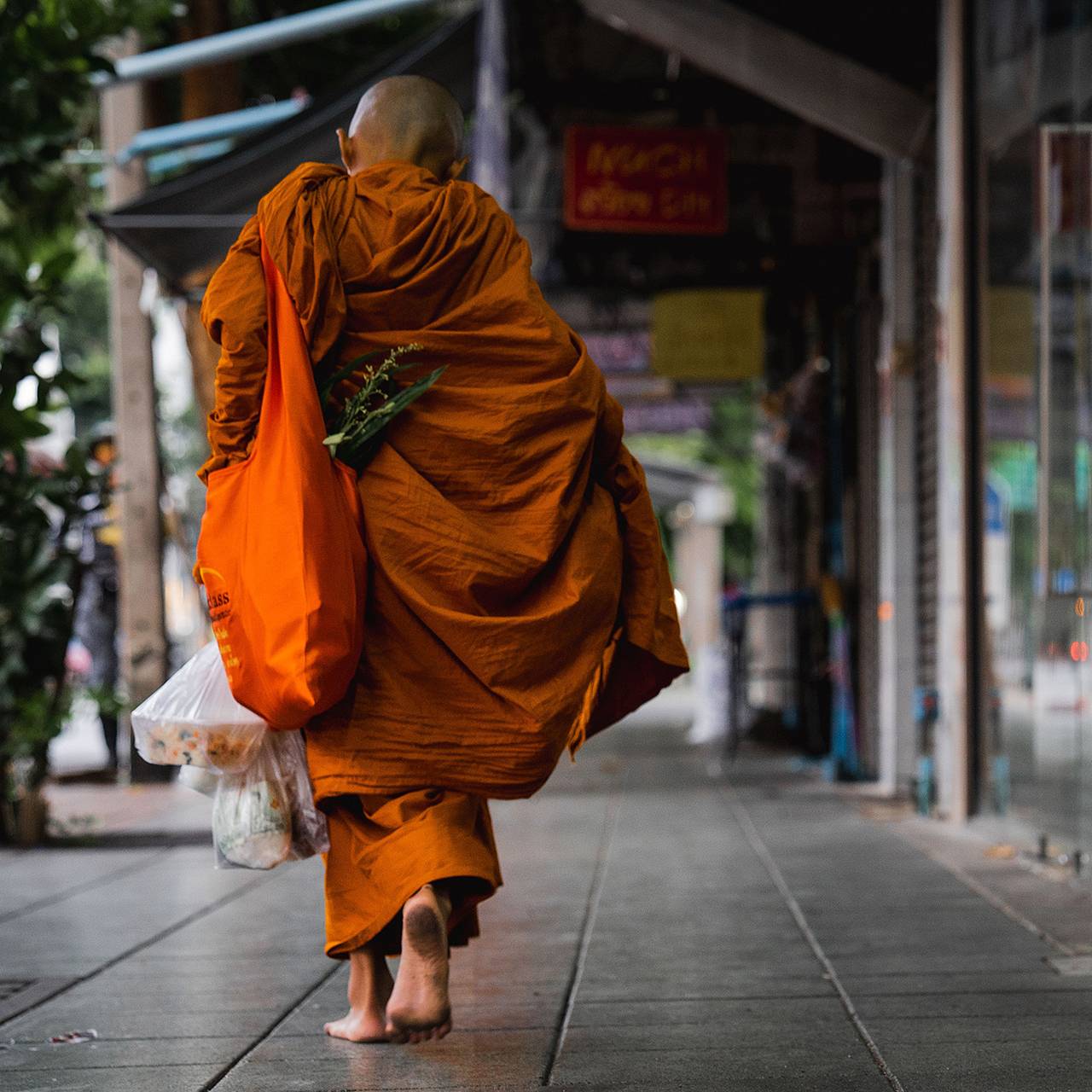 Женщина забеременела от давшего обет безбрачия монаха и обвинила его в издевательствах