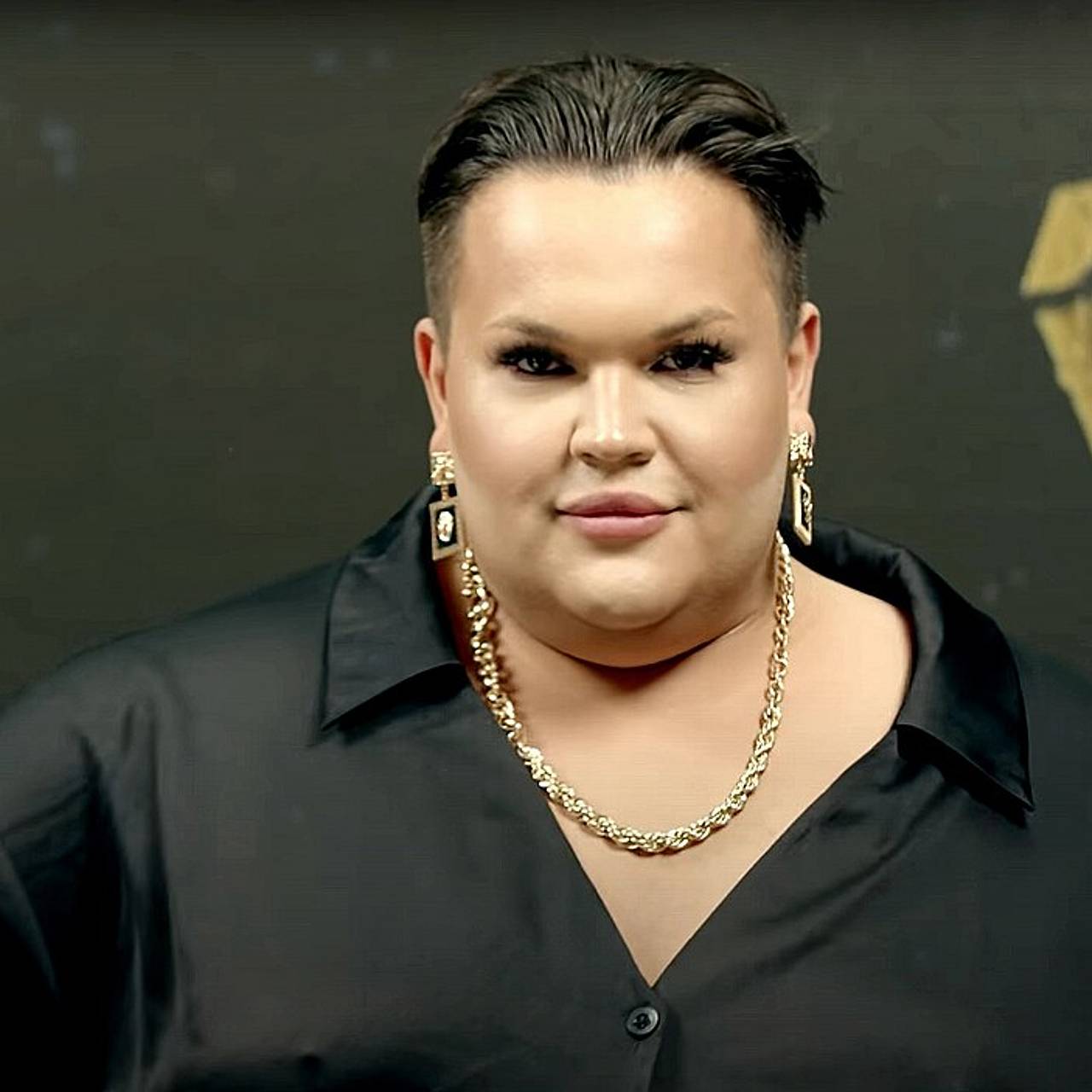 Живущий в Париже блогер ответил на слова об &laquo;ограблении проститутками&raquo;