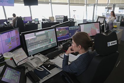 Самолет приготовился к аварийной посадке в аэропорту Москвы