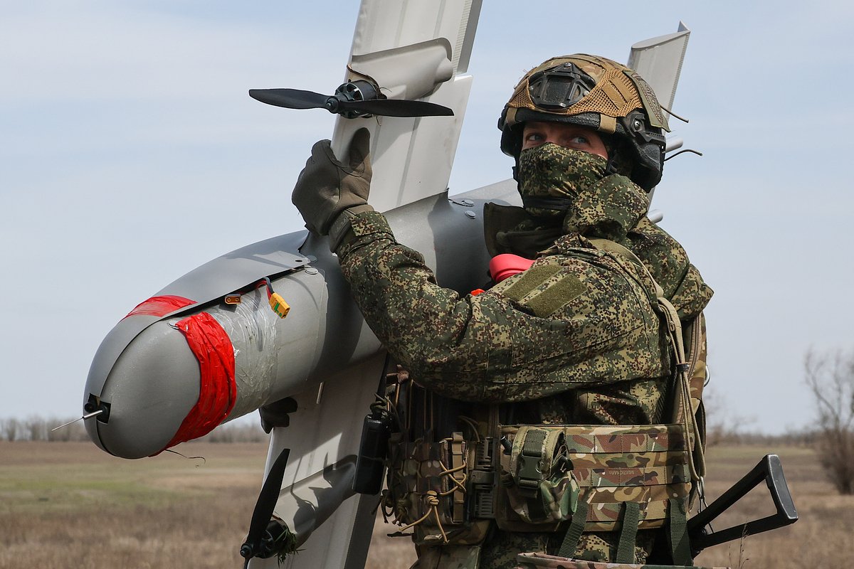Оператор БПЛА самолетного типа во время работы в зоне СВО