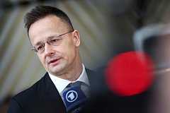 Петер Сийярто