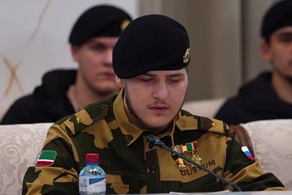 18-летнего Адама Кадырова сняли на видео с погонами майора