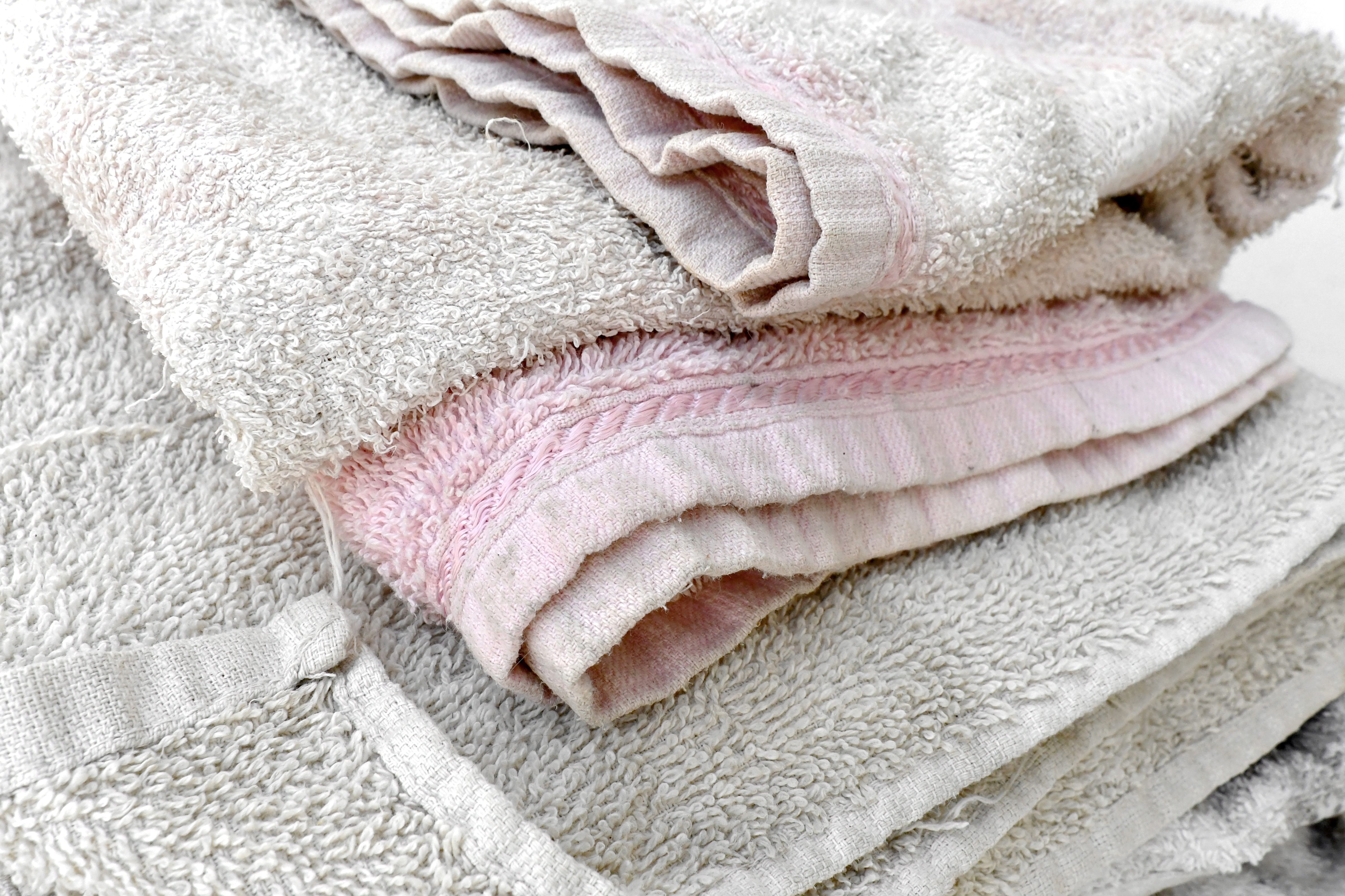 Врач предупредил любителей вытираться чужим полотенцем о рисках для здоровья