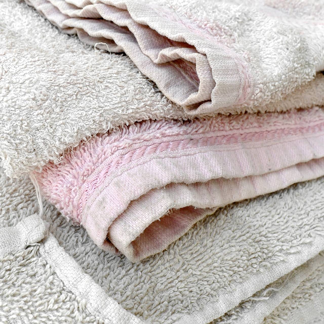 Врач предупредил любителей вытираться чужим полотенцем о рисках для здоровья