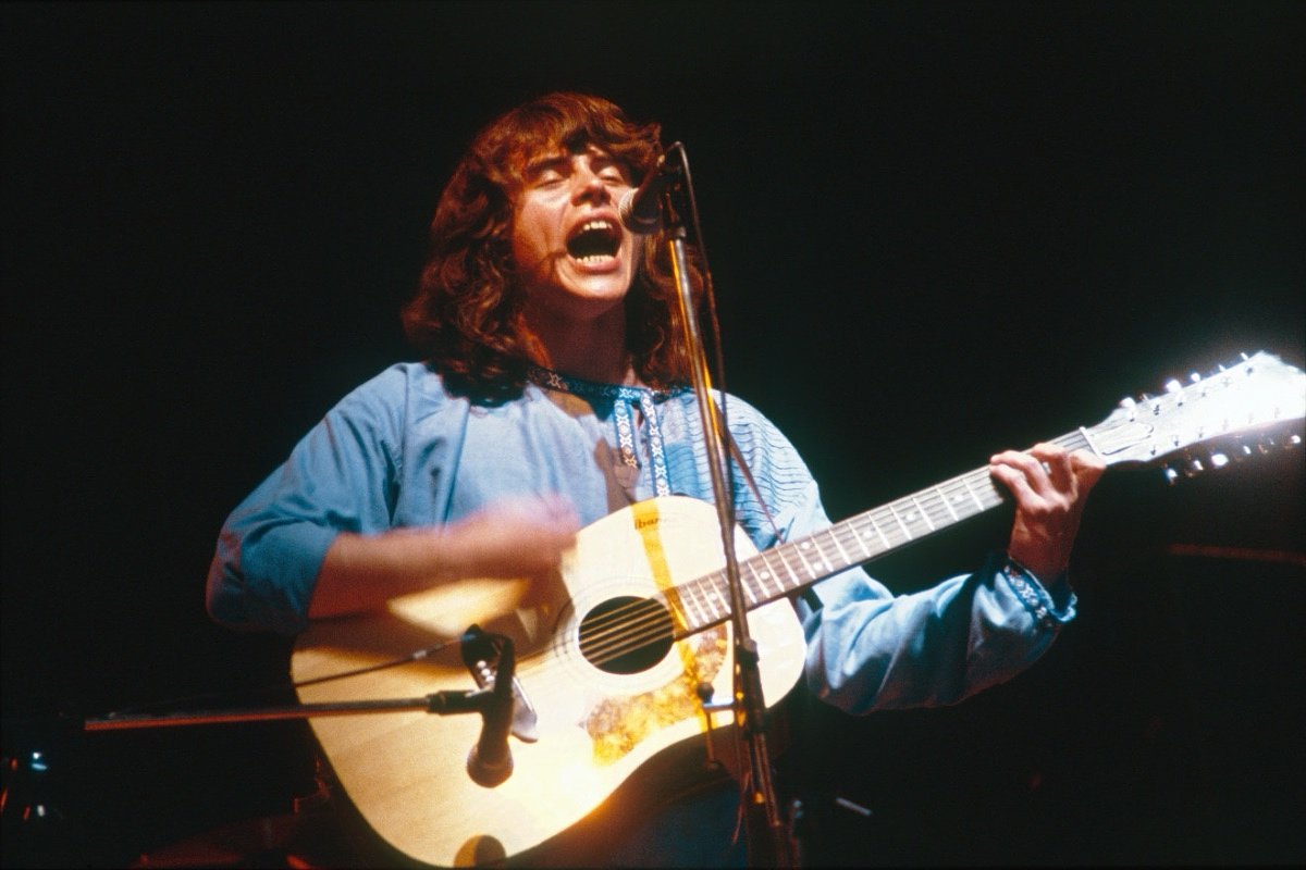 На фестивалях Ленинградского рок-клуба выступали не только питерские группы. Дмитрий Ревякин лидер группы «Калинов мост» (Новосибирск)