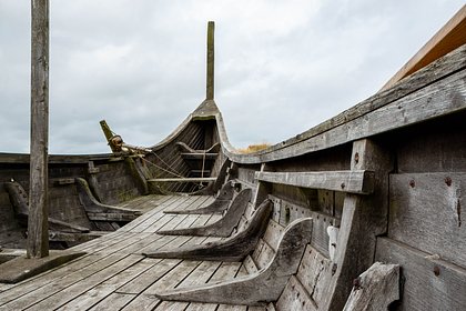 Фрагмент корабля викингов нашли во время ремонта канализации