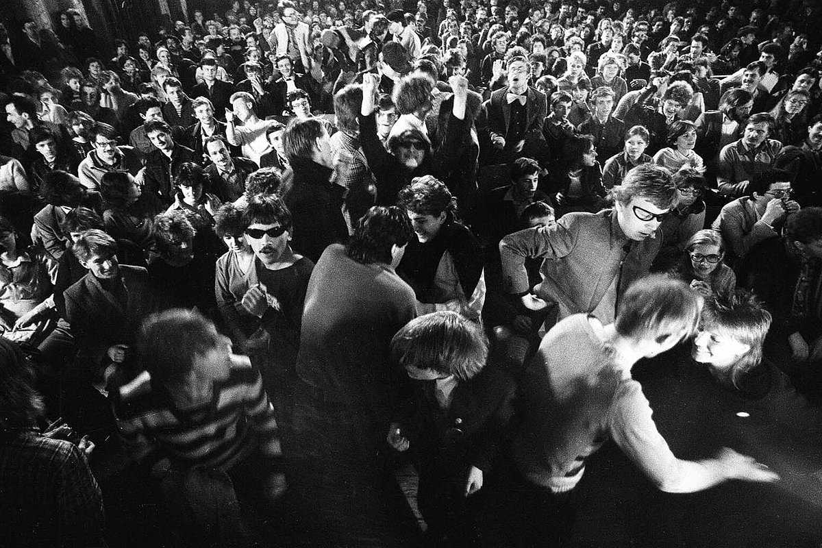 Съемки фильма Динары Асановой «Милый, дорогой, любимый, единственный...» на концерте группы «АВИА» в ДК им. Крупской