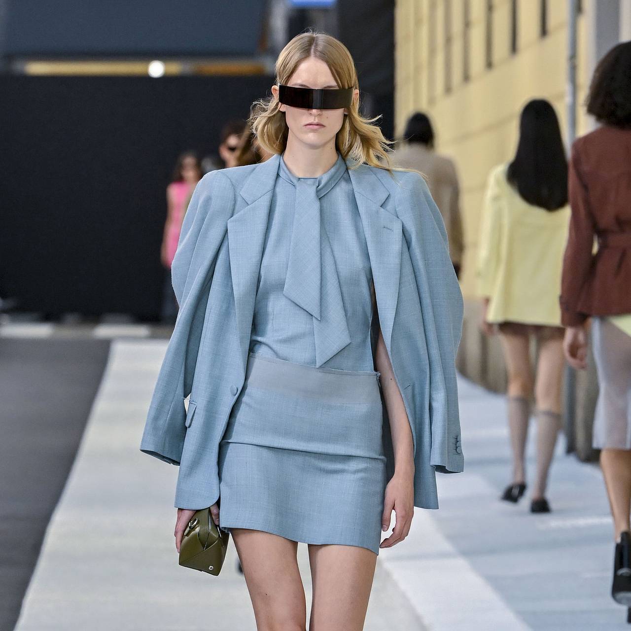 Лисовец перечислил россиянкам самые модные юбки на весну