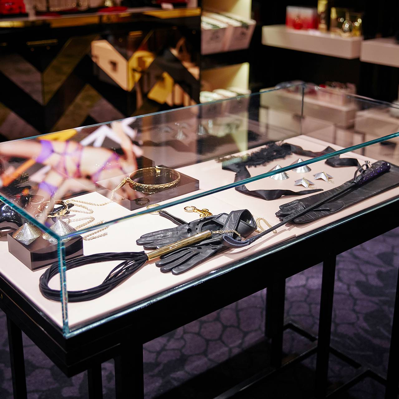 Стилист Рогов высказался о звездах российского шоу-бизнеса фразой &laquo;ходят в подделках&raquo;