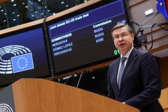 Валдис Домбровскис