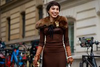 Устаревшая одежда вновь становится модной каждые 20 лет. Как людей заставляют покупать старое под видом нового?