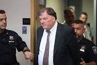 Двухметровый архитектор 17 лет убивал женщин и закапывал их тела вдоль шоссе. Что помогло поймать маньяка? 