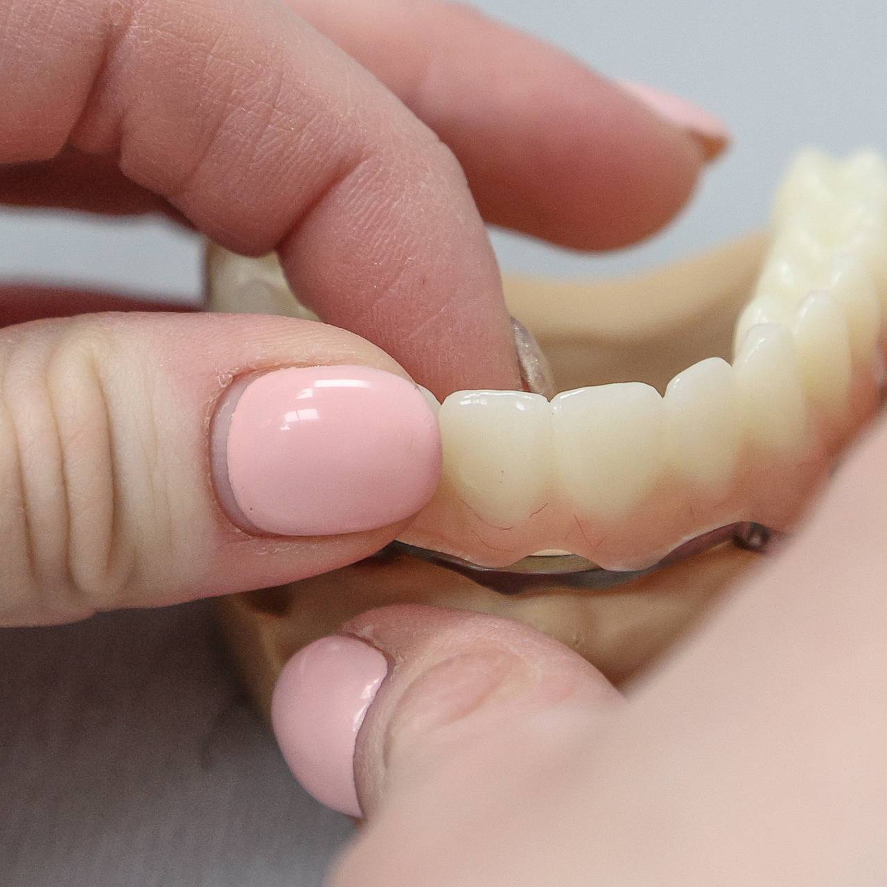 Участница конкурса красоты лишилась зубов на сцене