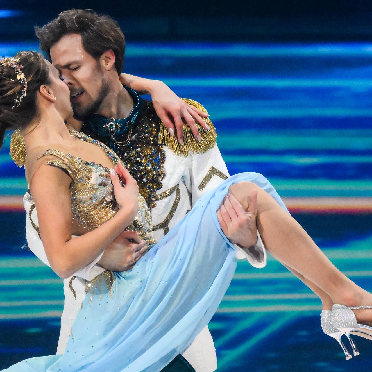 Чемпионку мира по фигурному катанию порезали коньком на ледовом шоу