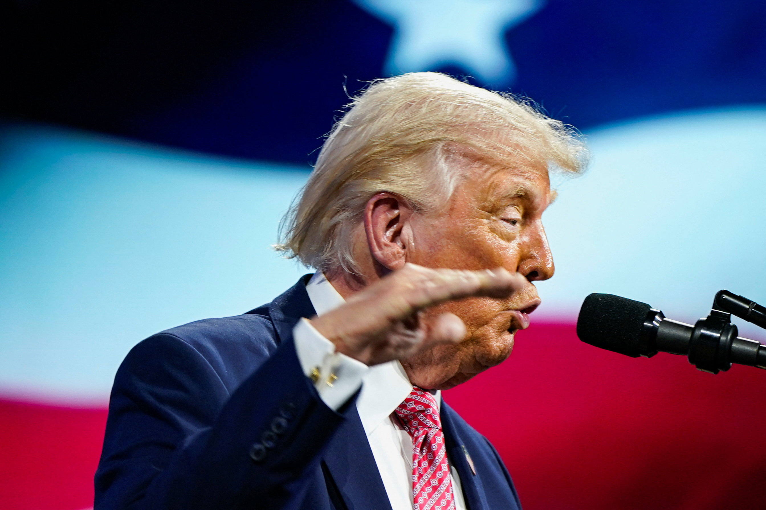 Трамп&nbsp; назвал Байдена человеком с очень низким IQ из-за помощи Киеву