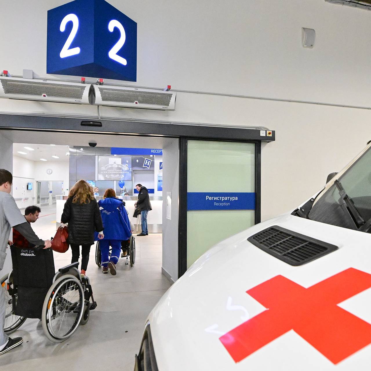 Выпавшему из окна вуза в Москве студенту оторвало часть ноги