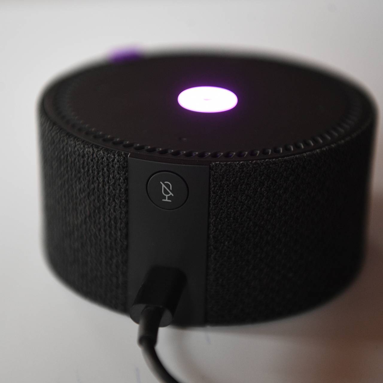 Россиян призвали отказаться от умных колонок