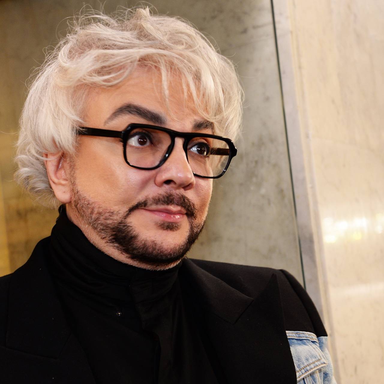 Киркоров оправдался за курение в аэропорту