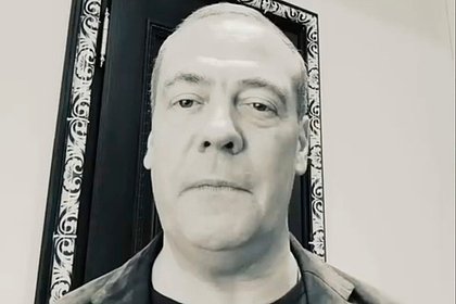 Медведев на черно-белом видео задал всего один вопрос Зеленскому