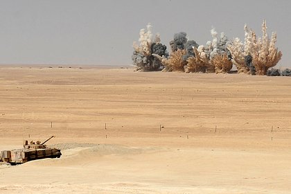 Попадание по алюминиевому заводу в ОАЭ сняли на видео из самолета